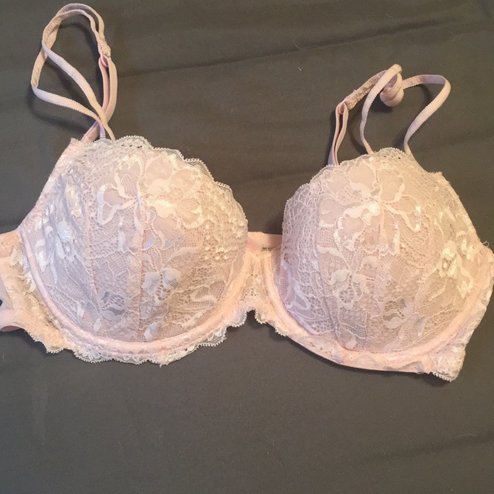VS Pink Baby pink bra
